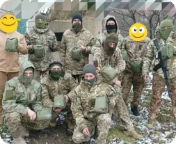 photo with soldiers